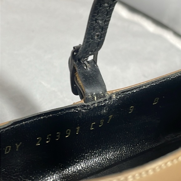 Salvatore Ferragamo Cap Toe 2-Tone tan Black Patent Leather flats size 9B - Picture 9 of 10